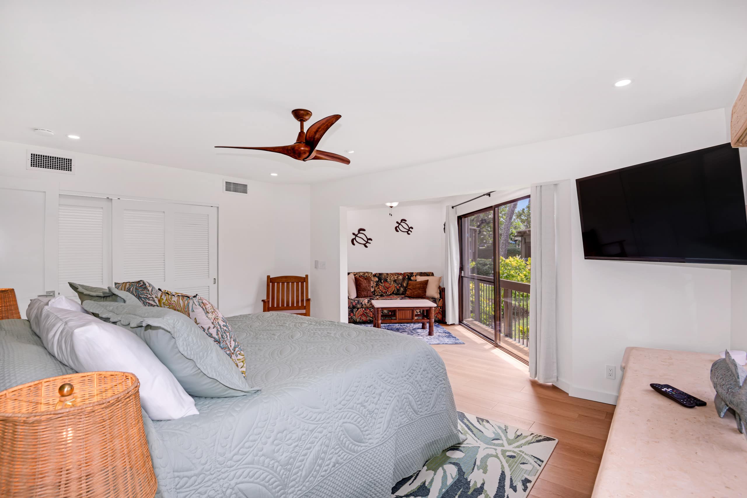 Condo in Kahaluu-Keauhou · ★4.95 · 1 bedroom · 2 beds · 2 baths - Photo 10