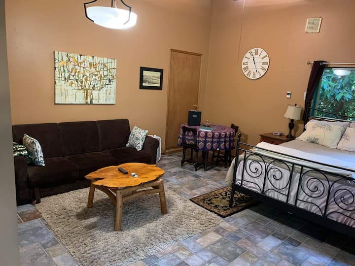 Charlotte's Annex: Comfy Private Studio Near Town - オリンピア, WA