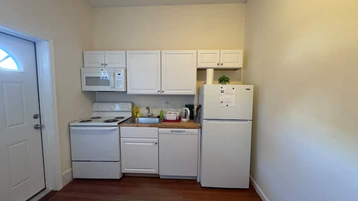 Updated 1br Apt, 1st Floor, Near T, Free Parking - Malden, MA