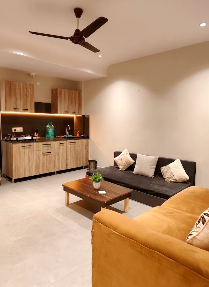 Stylish Haven | Couple Friendly | Self Check-in - Kharar