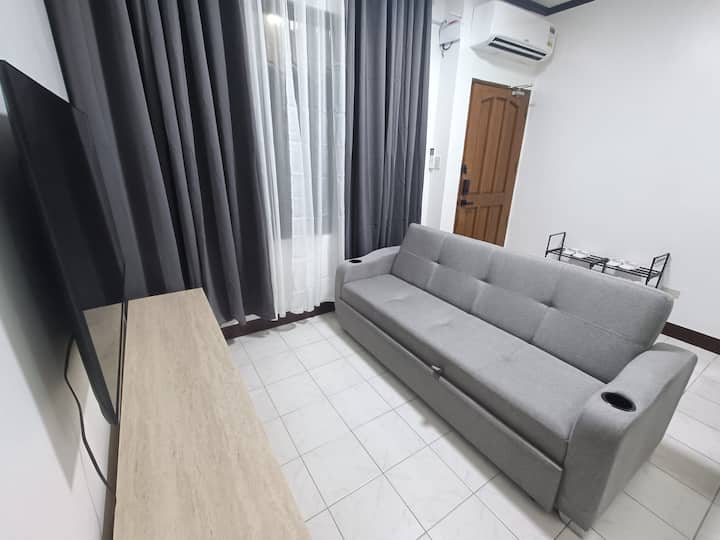 Fully Aircon 2br Townhouse W/ Terrace & Parking - Las Piñas