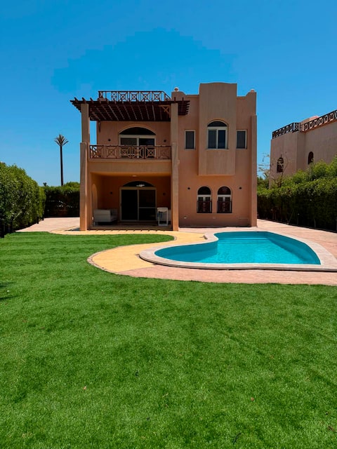 Elegant Villa with Pool & Rooftop Near the Beach