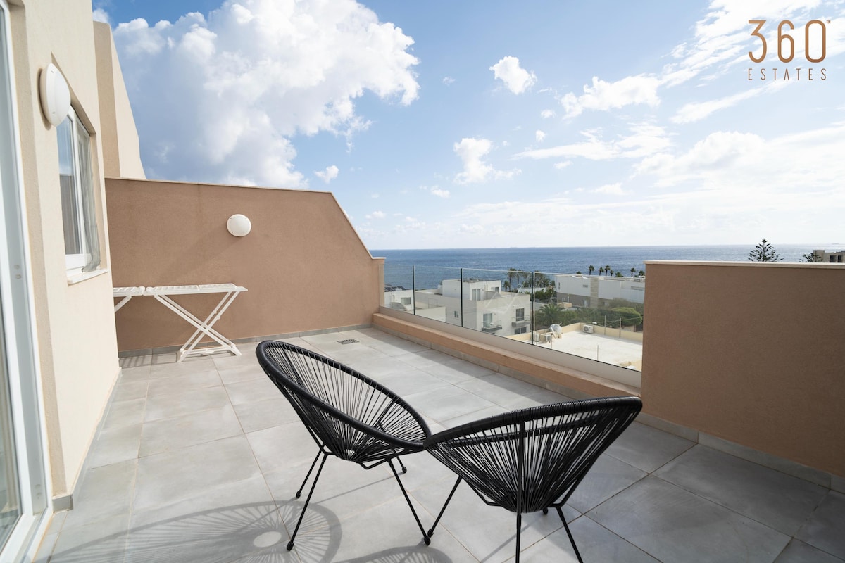 Seaview 2BR Penthouse with Terrace in Marsascala!