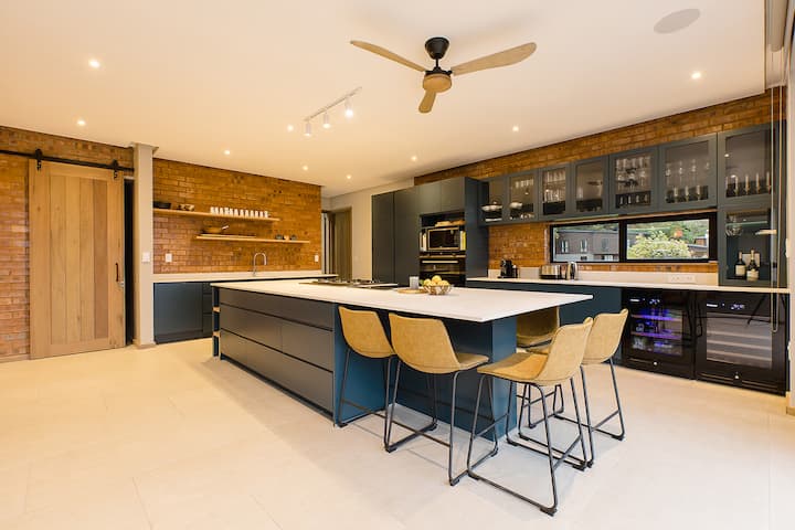 Modern 14 Bed Home In Eco-estate On Knysna Lagoon - Western Cape