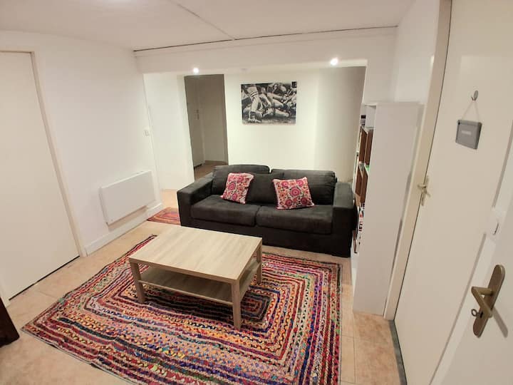 Appartement Confortable Avec Entrée Indépendante - Beaurepaire