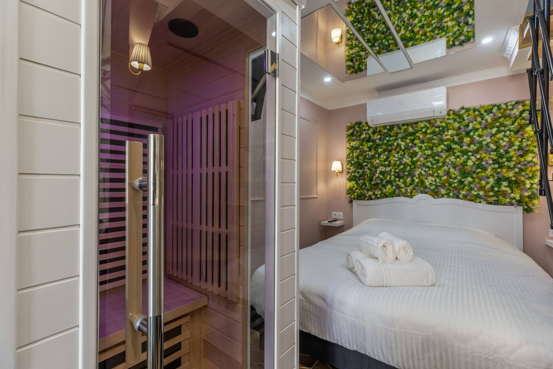 Love Room Loft - Lady Violet Bridgetown Spa Balnéo