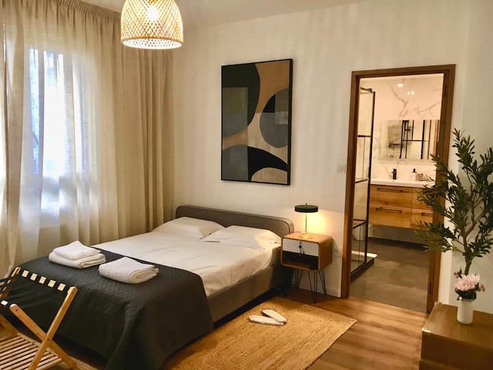 Chumba cha 2 cha m2 16 na bafu lake, dirisha kwenye ua wa ndani, chumba kikubwa cha kuvaa 