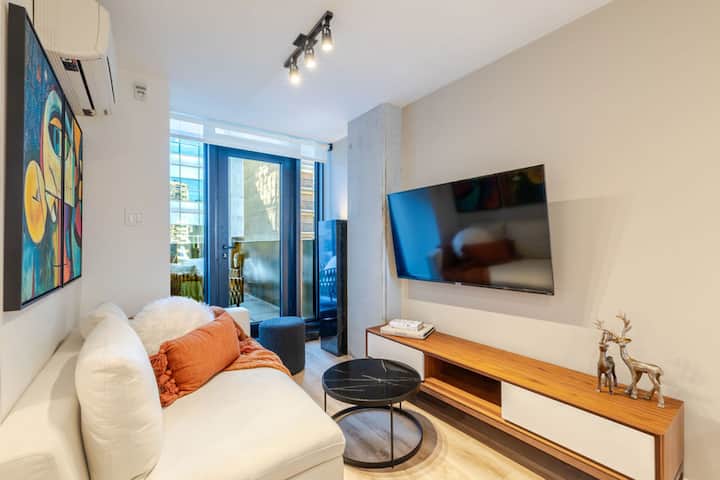 Modern Downtown 1br With Semi-private Terrace - Montréal