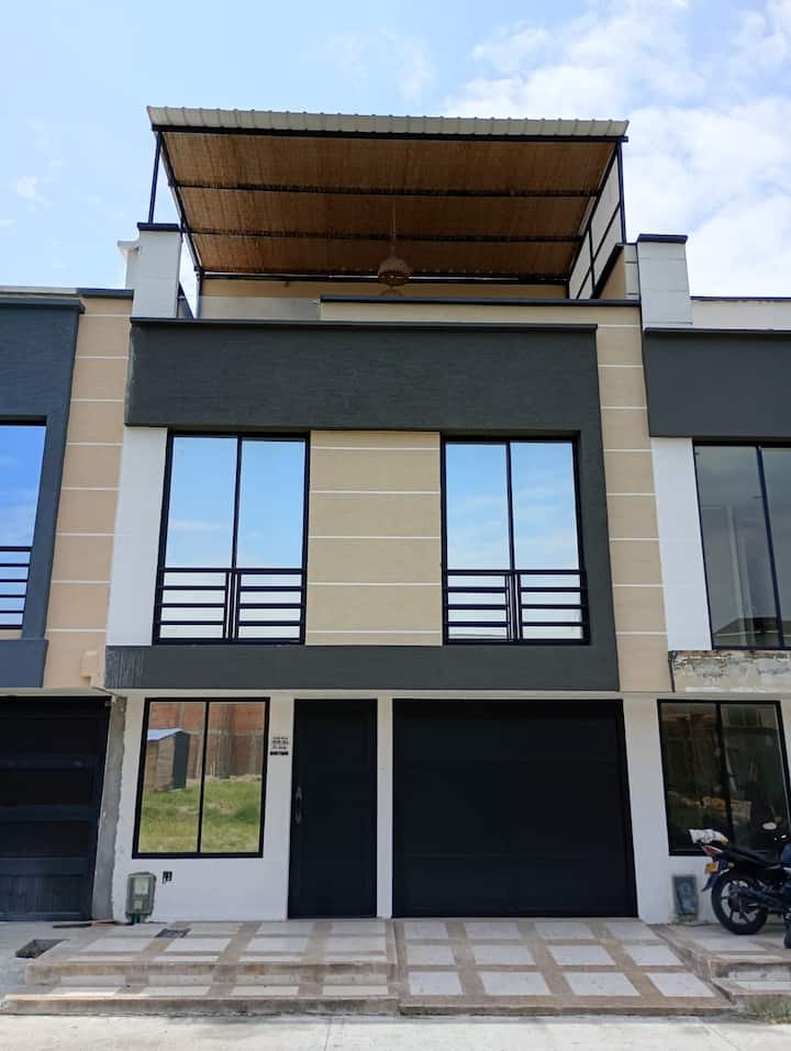 Casa Nueva Elegante Y Cómoda/parqueadero - Cartago - Colombia
