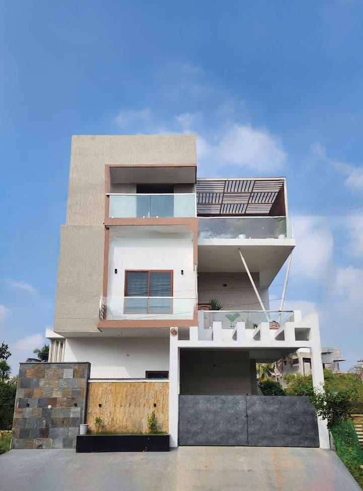 Stoppers India : Cozy 3 Bhk - Mysore