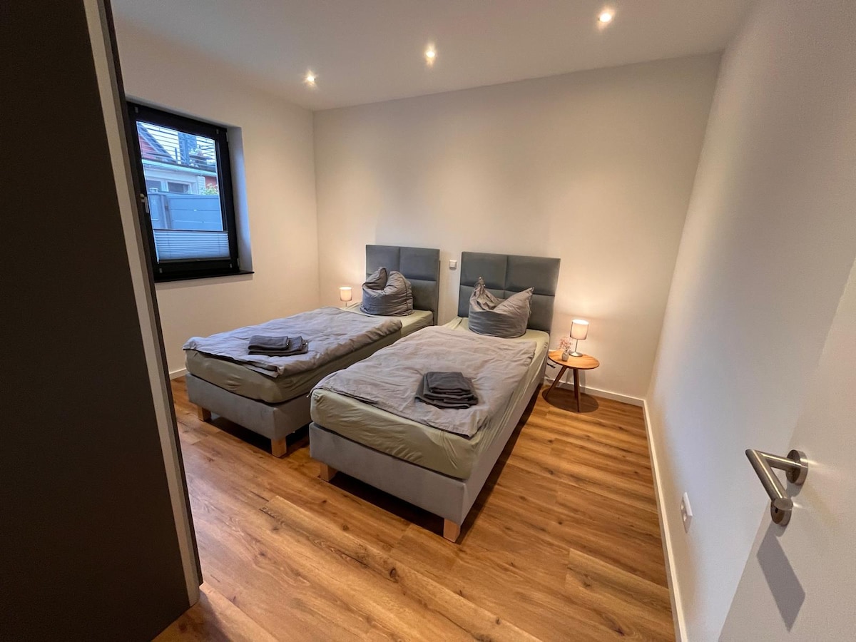 เตียงเดี่ยวสามารถเชื่อมต่อกันเพื่อสร้างเตียงคู่ได้