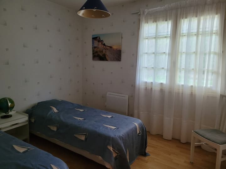 Dhoma e gjumit nr. 2 me 2 krevate 80 x 200
