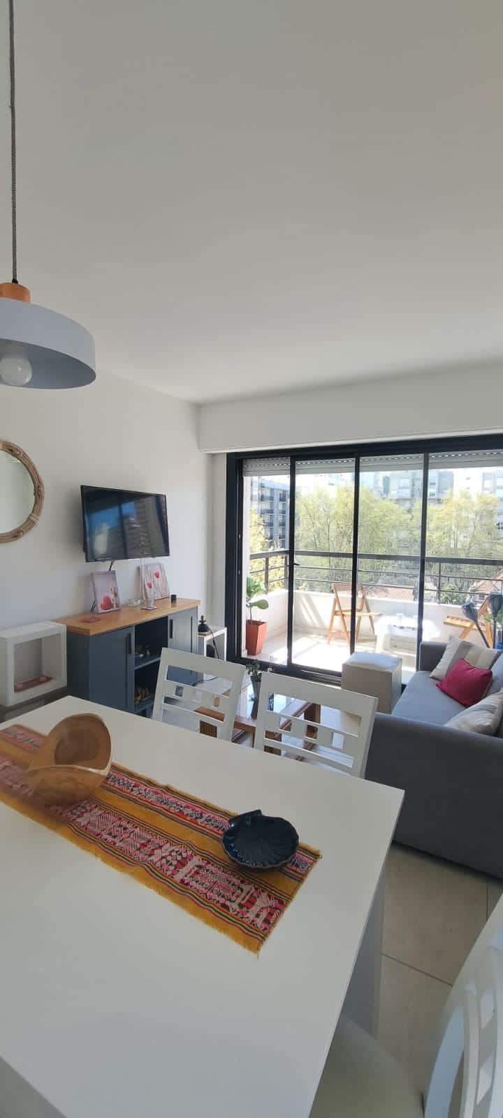 Living comedor amplio con TV