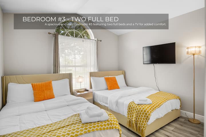 Шармантна трета спална соба со два целосни кревета и телевизор за релаксирачки и пријатен престој.
