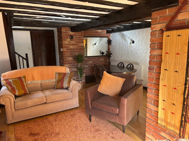 Charming 18th Century Stone Cottage - Chesterfield