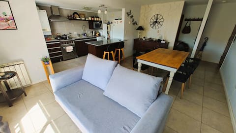 Airbnb con mejor rendimiento: Large 2-room residential area with a barbecue en Villa Primera