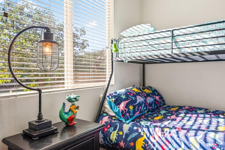 Dormitorio 3 con dos juegos de literas apiladas.