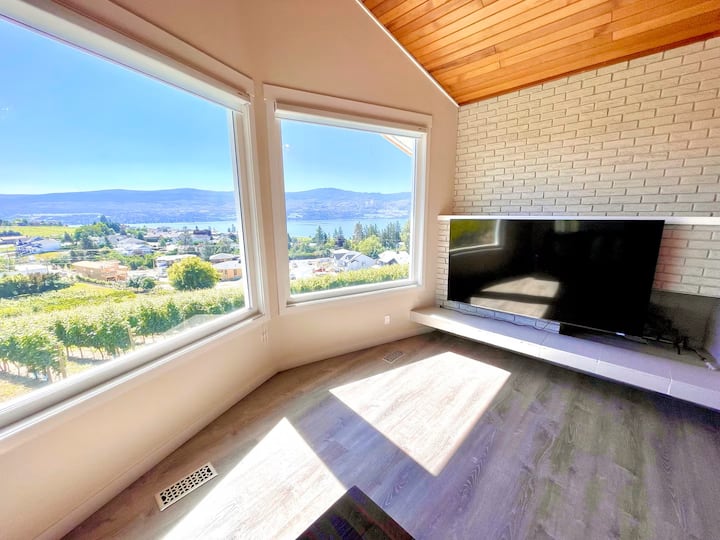 Pool, Hot Tub, Private Vineyard & Lake Views - Kelowna