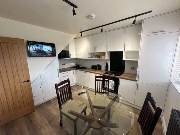 Newly Refurbished, Modern 3 Bedroom Apartment. - Paultons Park Home of Peppa Pig World