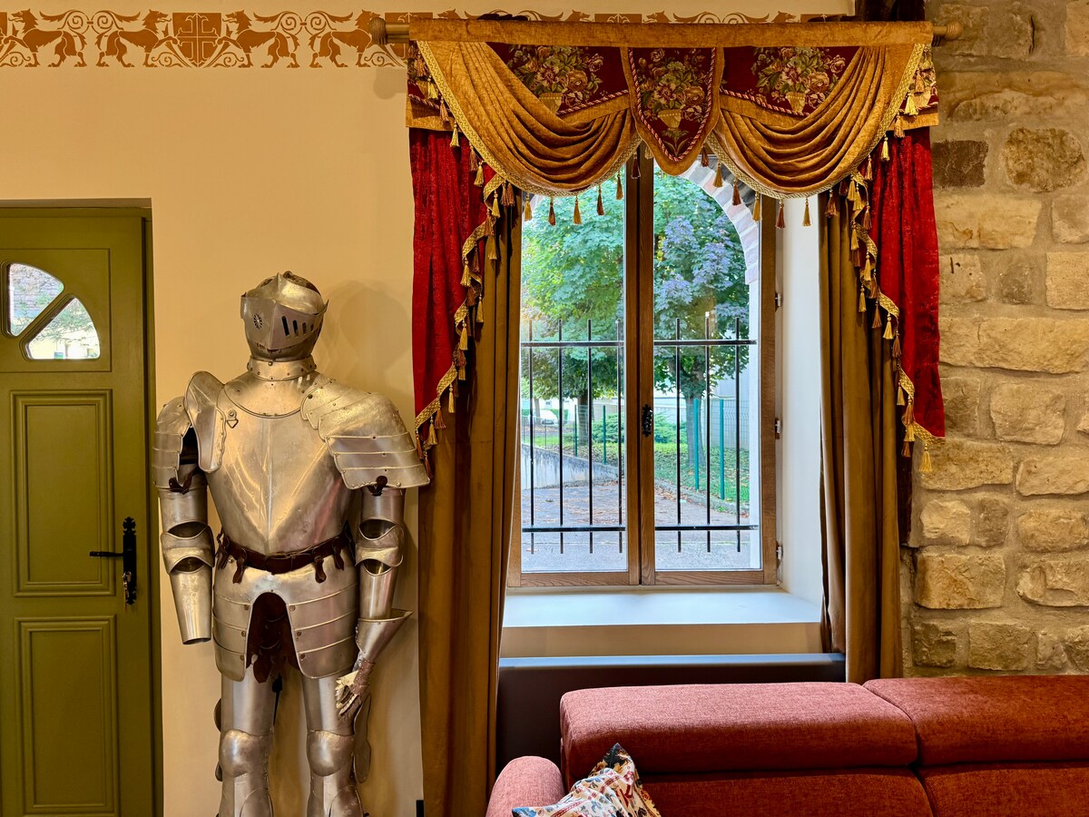 Popular Airbnb listing: Unique: Medieval-themed accommodation with hot tub in Sens