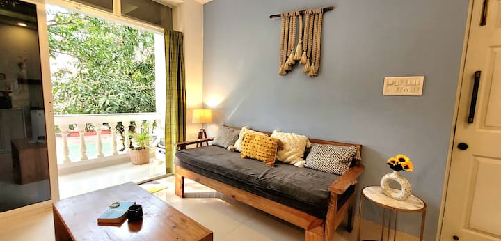 გასაშლელ დივანზე კომფორტულად იტევა 2 ადამიანი