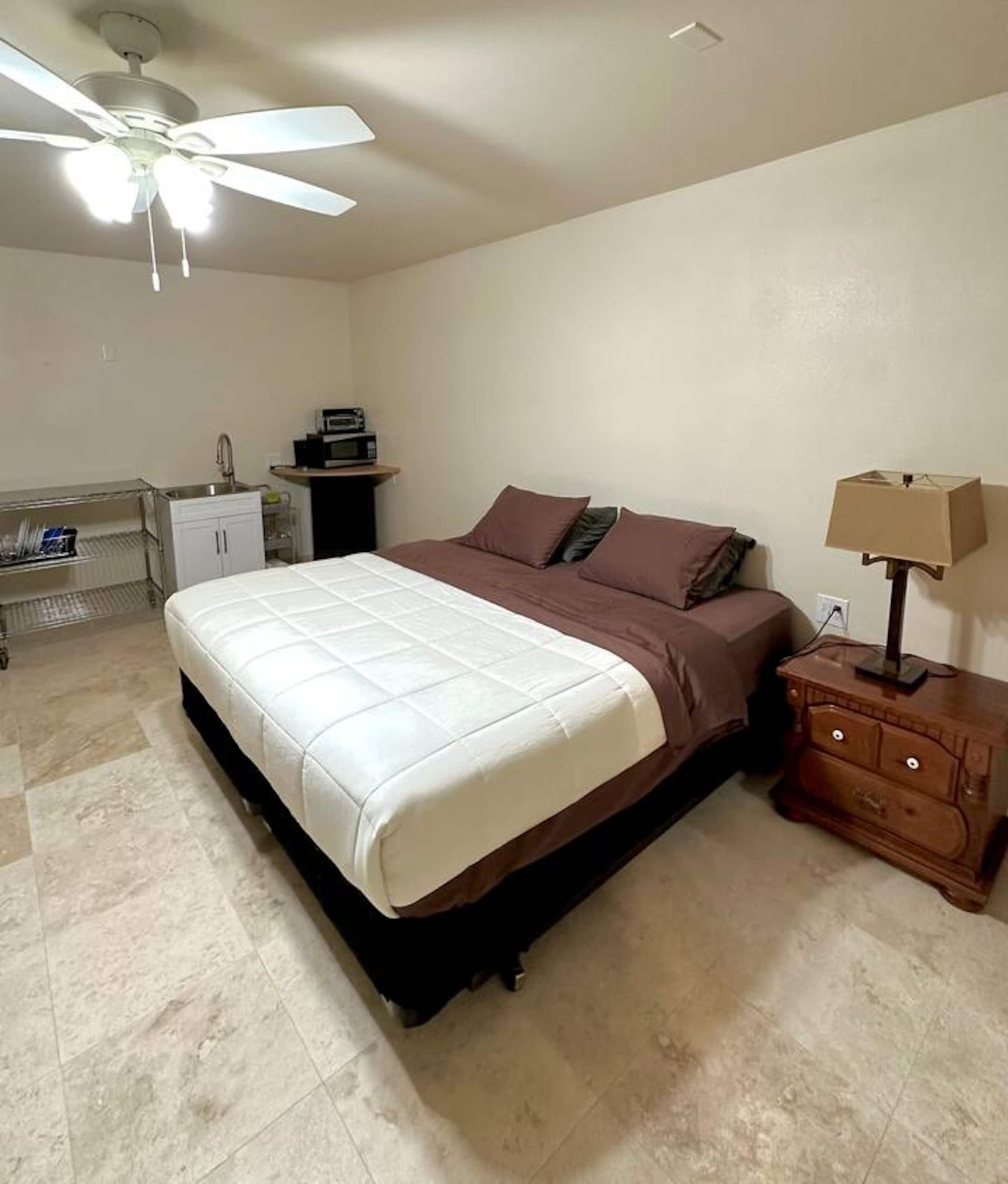 Queen Bed and bathroom at Kona Joe Coffee - Photo 2