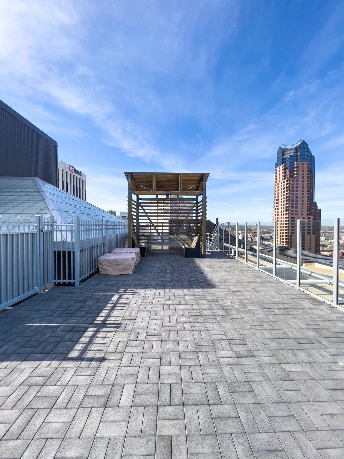 River Views and FREE Parking!