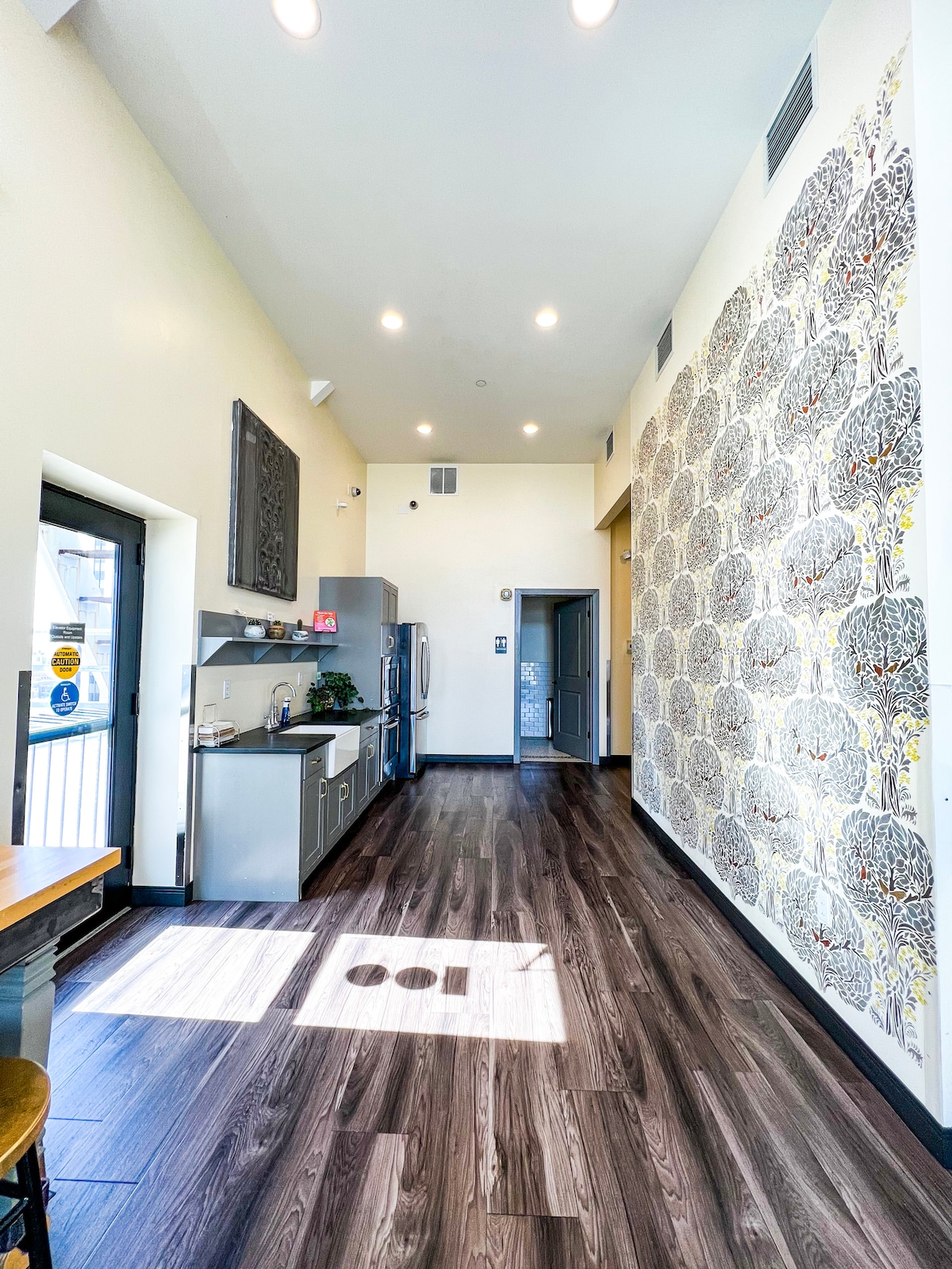 River Views and FREE Parking!