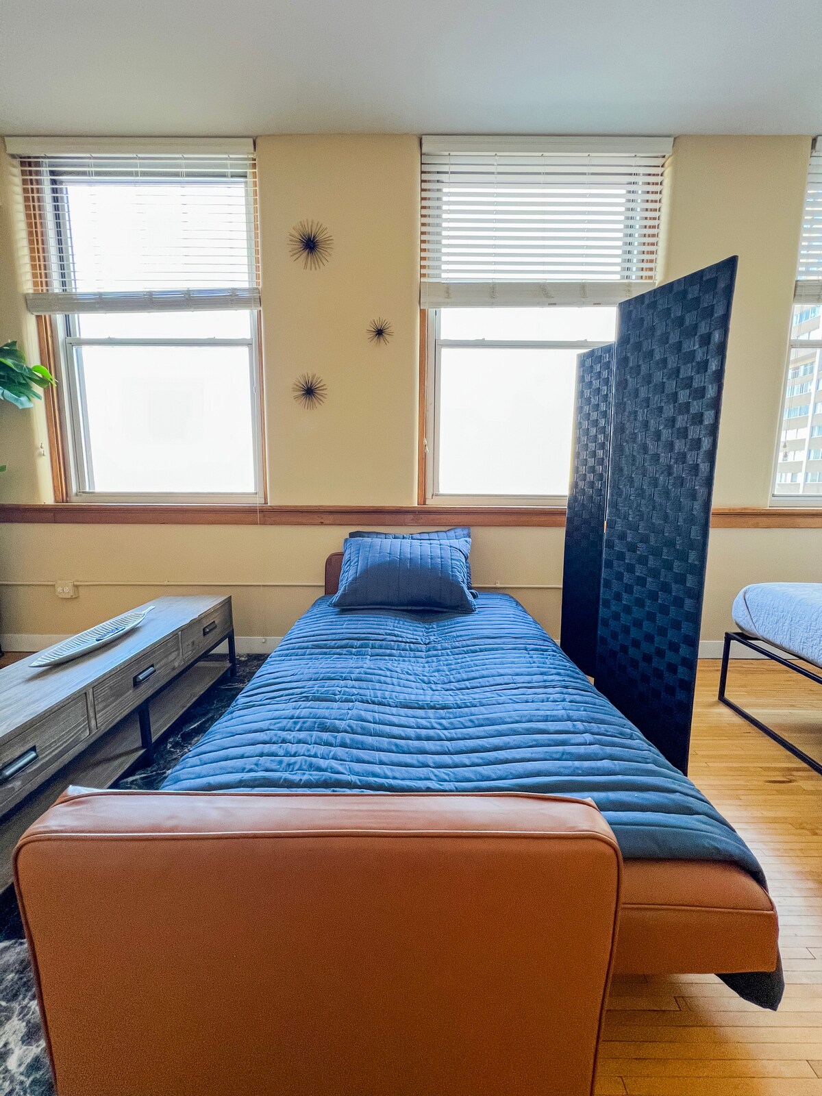 River Views and FREE Parking!