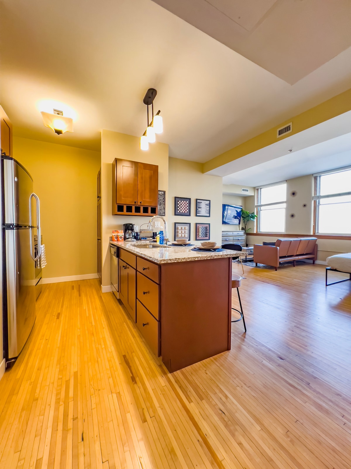 River Views and FREE Parking!