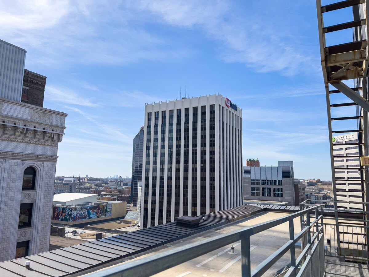 River Views and FREE Parking!
