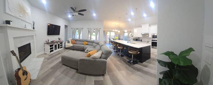 Spacious Home | King Bed | Backyard Oasis Near Fwd - Keene, TX