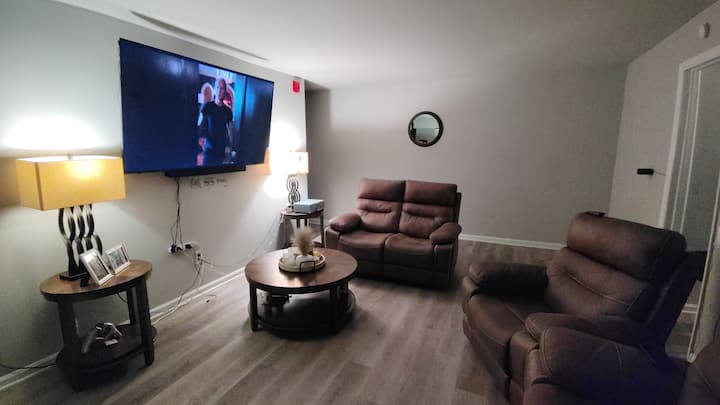 E & T's Complete Air Bnb - Dover, DE