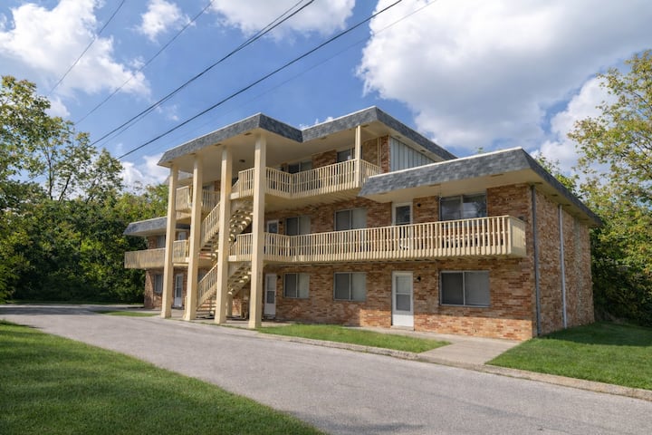 Charming 2-bed, 1-bath Modern Retreat - Columbia, MO