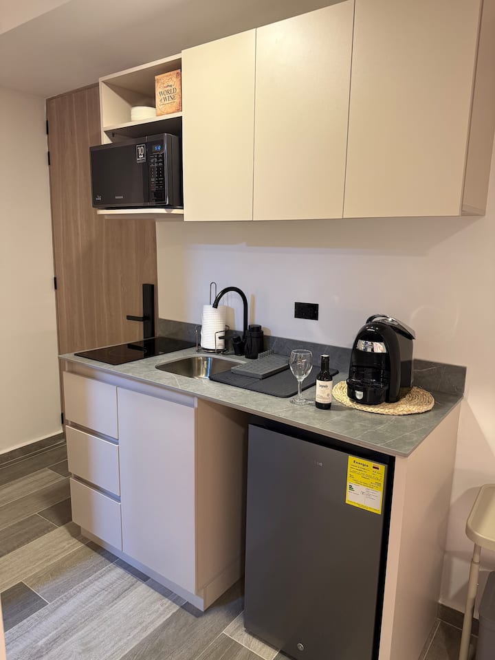 Aparta Suite, En Laureles, Balcón Con Vista Y Wifi - Medellín, Colombia