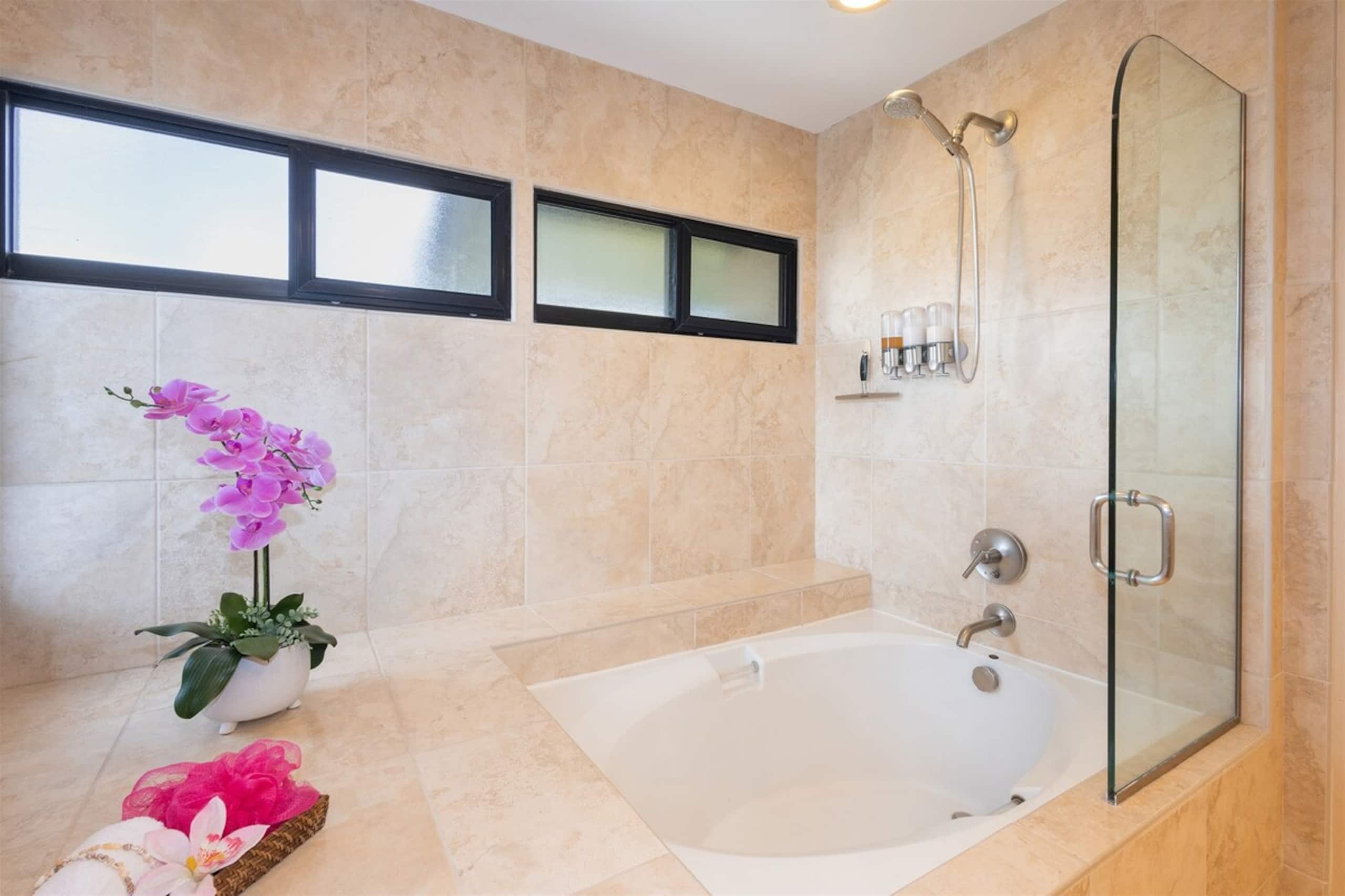 Villa in Lahaina · ★5.0 · 1 bedroom · 2 beds · 2 baths - Image 40