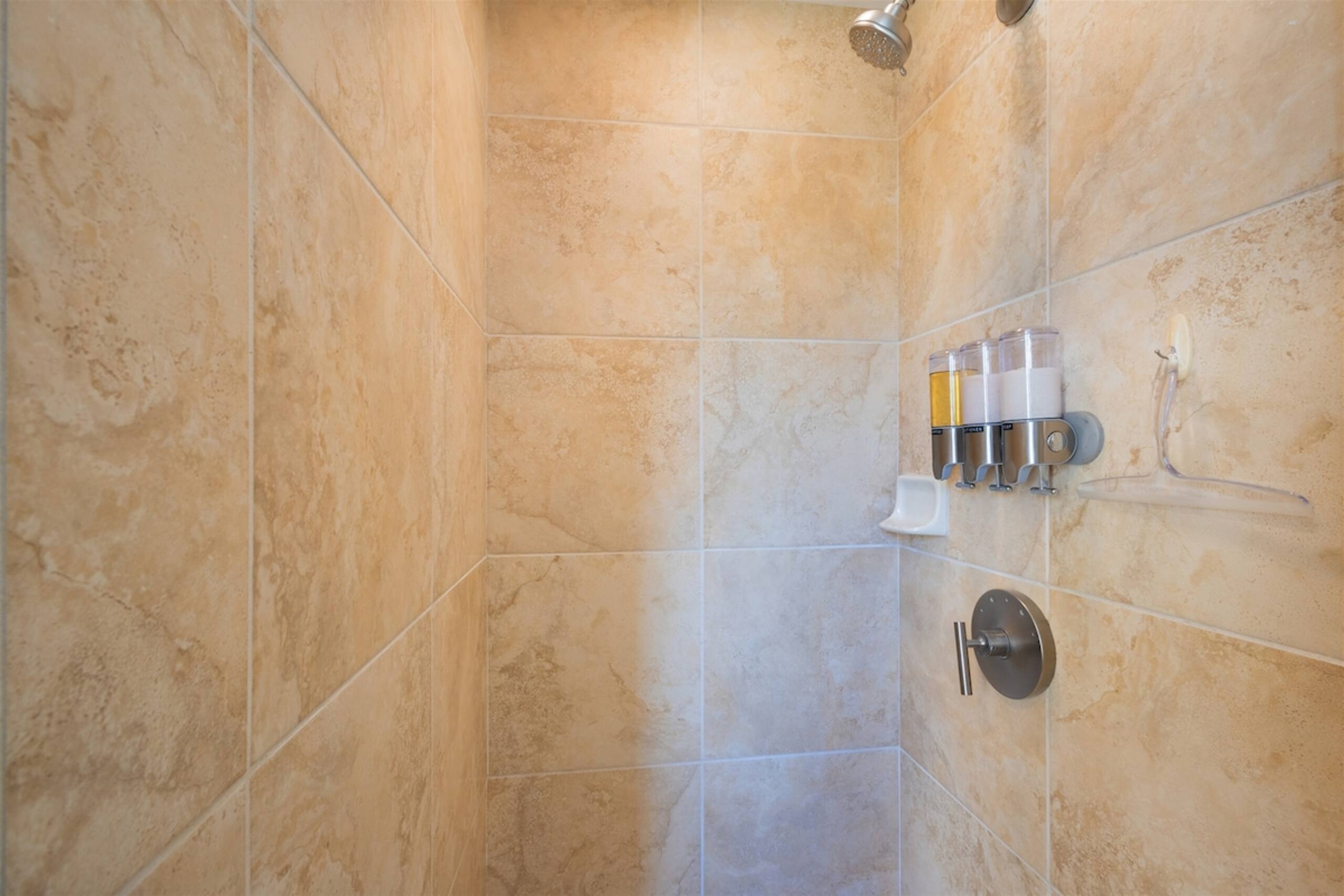 Villa in Lahaina · ★5.0 · 1 bedroom · 2 beds · 2 baths - Image 28