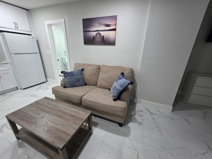 Studio For Rent - Pinellas Park, FL