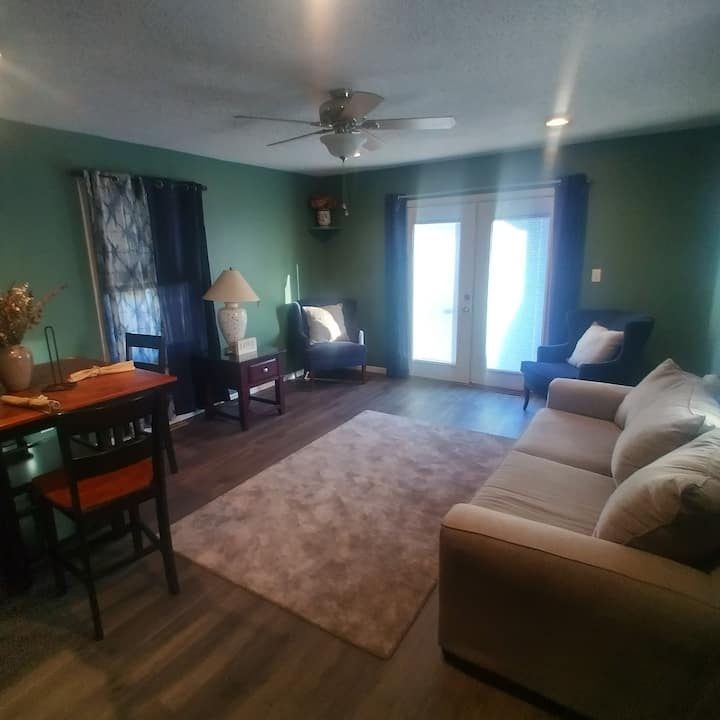 Peaceful Stay At 1234 Venus - Benton Harbor, MI