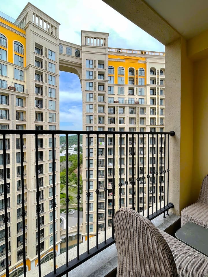 Modern Studio With Sofa & Peaceful City View - Phú Quốc
