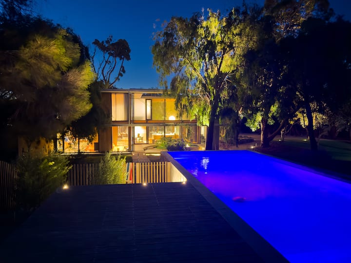 Acre Of Beachfront Luxury With Pool & Spa - Inverloch
