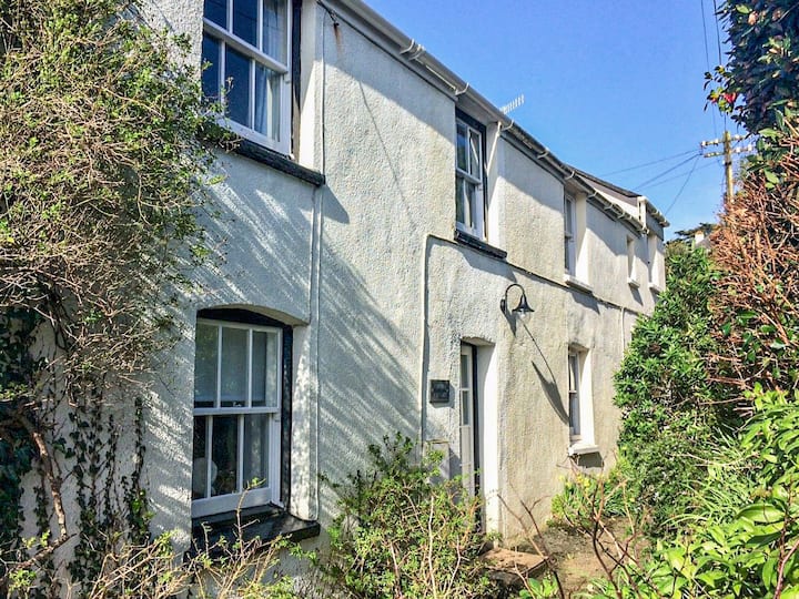 Fuchsia Cottage - Pendower Beach
