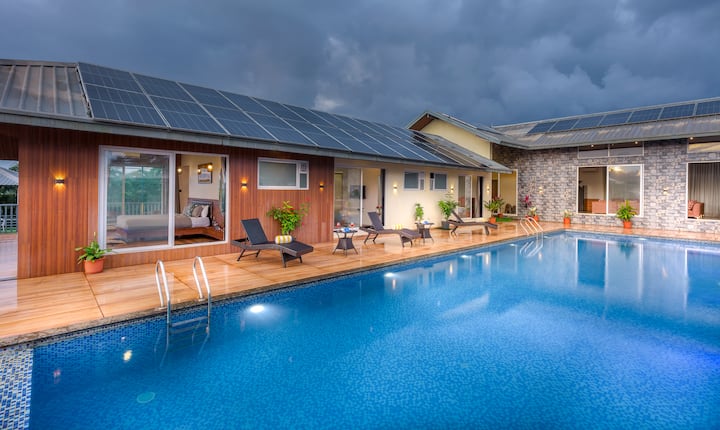5 Bedroom Villa With Turf Raindance Gazebo & Pool - Karjat