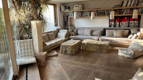 Popular Airbnb listing: Sunny City Loft 4. Floor in Augustenstraße