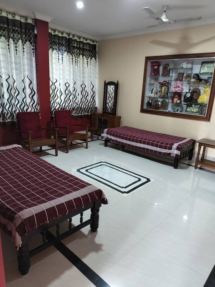 Living room image 7