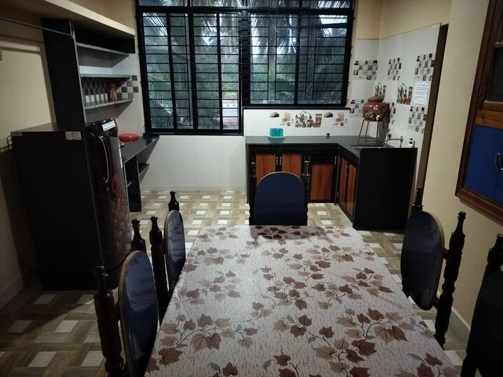 Dining area image 1
