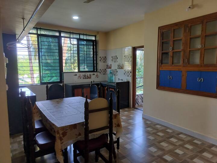 Dining area image 5