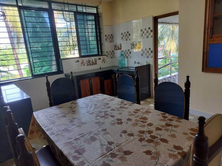 Dining area image 4