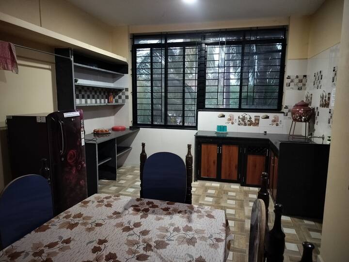 Dining area image 2