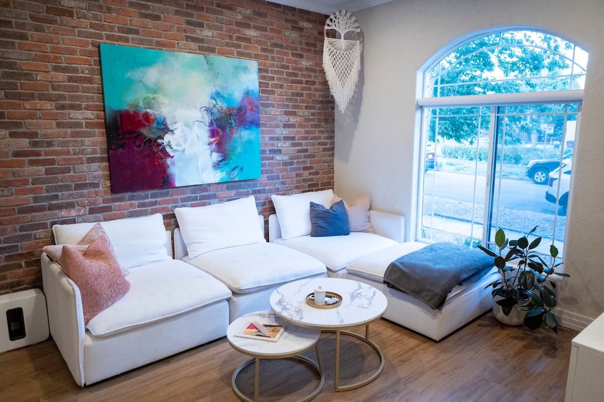 Top performing Airbnb: Historic Denver Stay | Near Stadium & LoHi in Jefferson Park